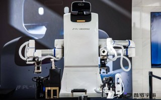 普罗宇宙发布大白机器人2.0 及灵巧手，京东全球线上合作赋能出海